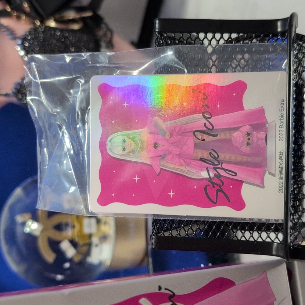 Pop Mart Barbie Style Icon Series - Revealed: 2022 Barbie With Puppy - Picture 3 of 9